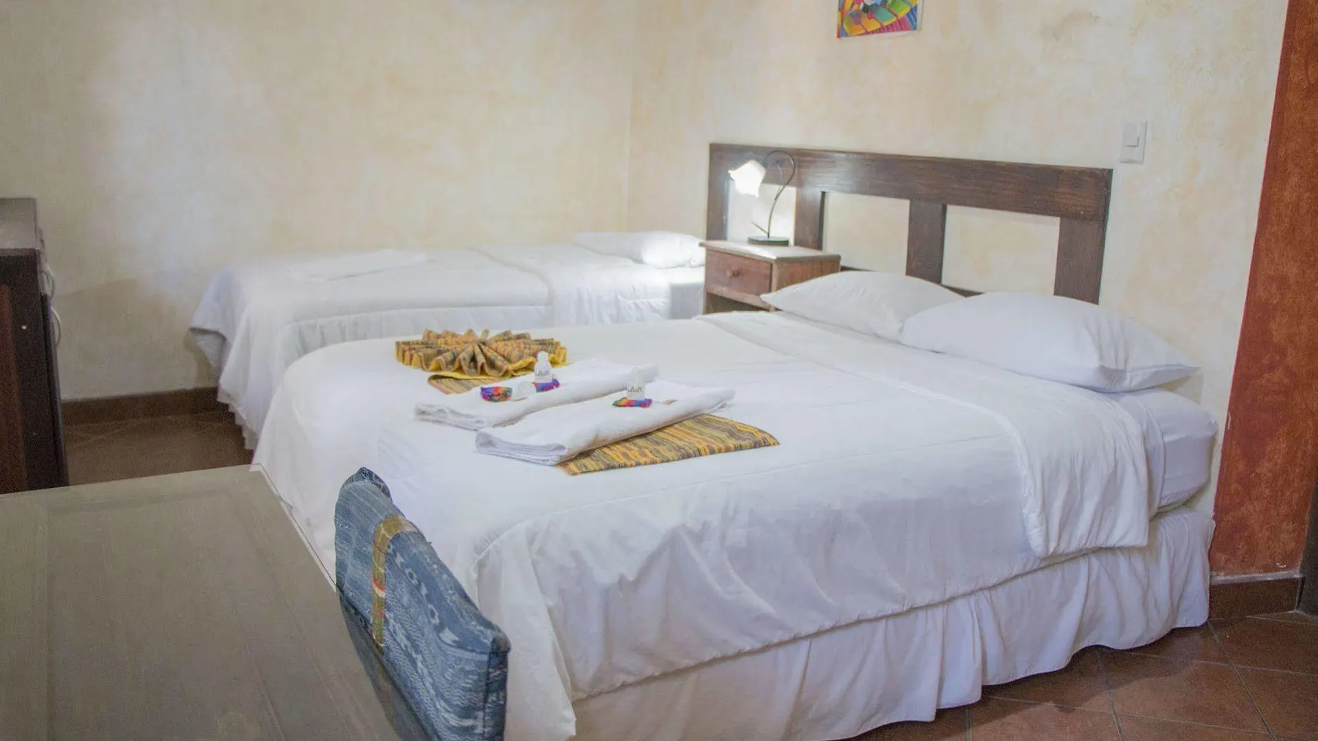 Hotel Y Galeria Uxlabil Antigua 3*,